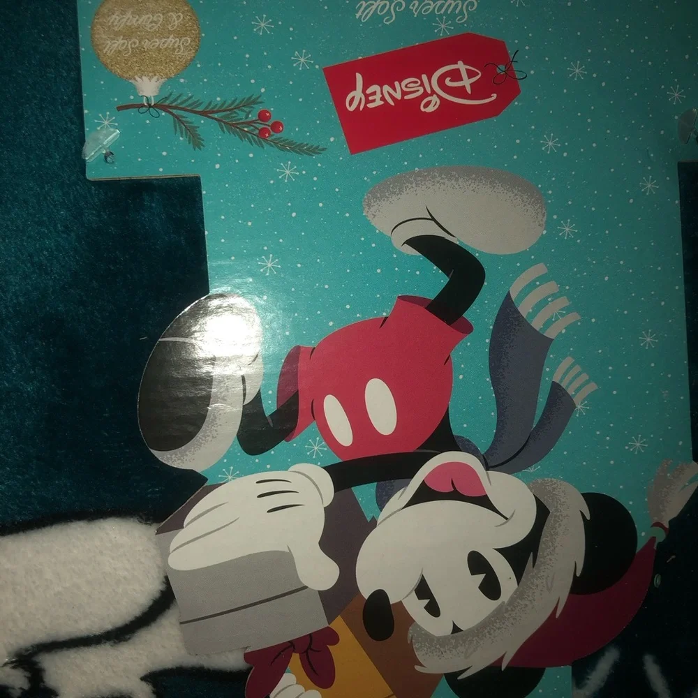 ⛄️ Mickey Mouse & Minnie Mouse  Snowflake Patterned light weight throw blanket